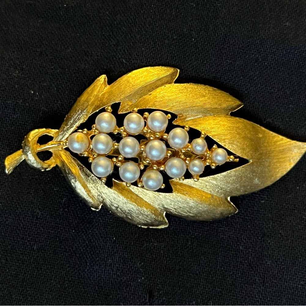 Vintage JJ Brooch - Picture 4 of 10
